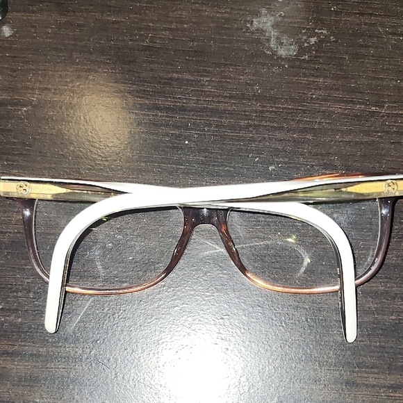 Gucci Elegant Gold and Black Eyewear - Picture 3 of 4